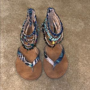Flat sandals